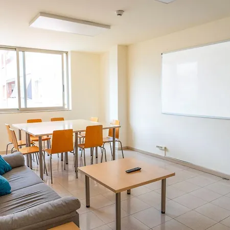 אכסניה Turistics Residencia Nova *