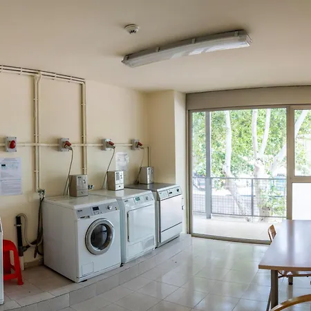 Turistics Residencia Nova * Vilanova i la Geltru
